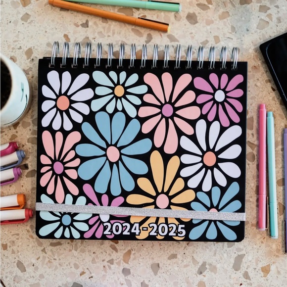 17 month Floral Planner - Starting this August ‘24 - Picture 1 of 6